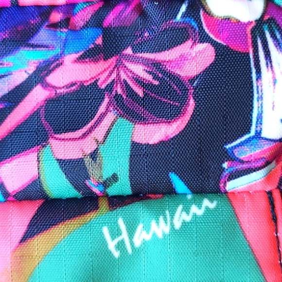 LeSportsac Hawaii floral clutch - Picture 8 of 8